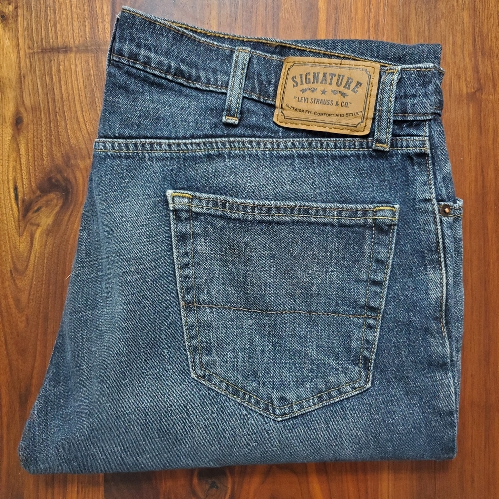 Signature by Levi Strauss & Co. Men's Athletic Fit Jeans Size 38x32